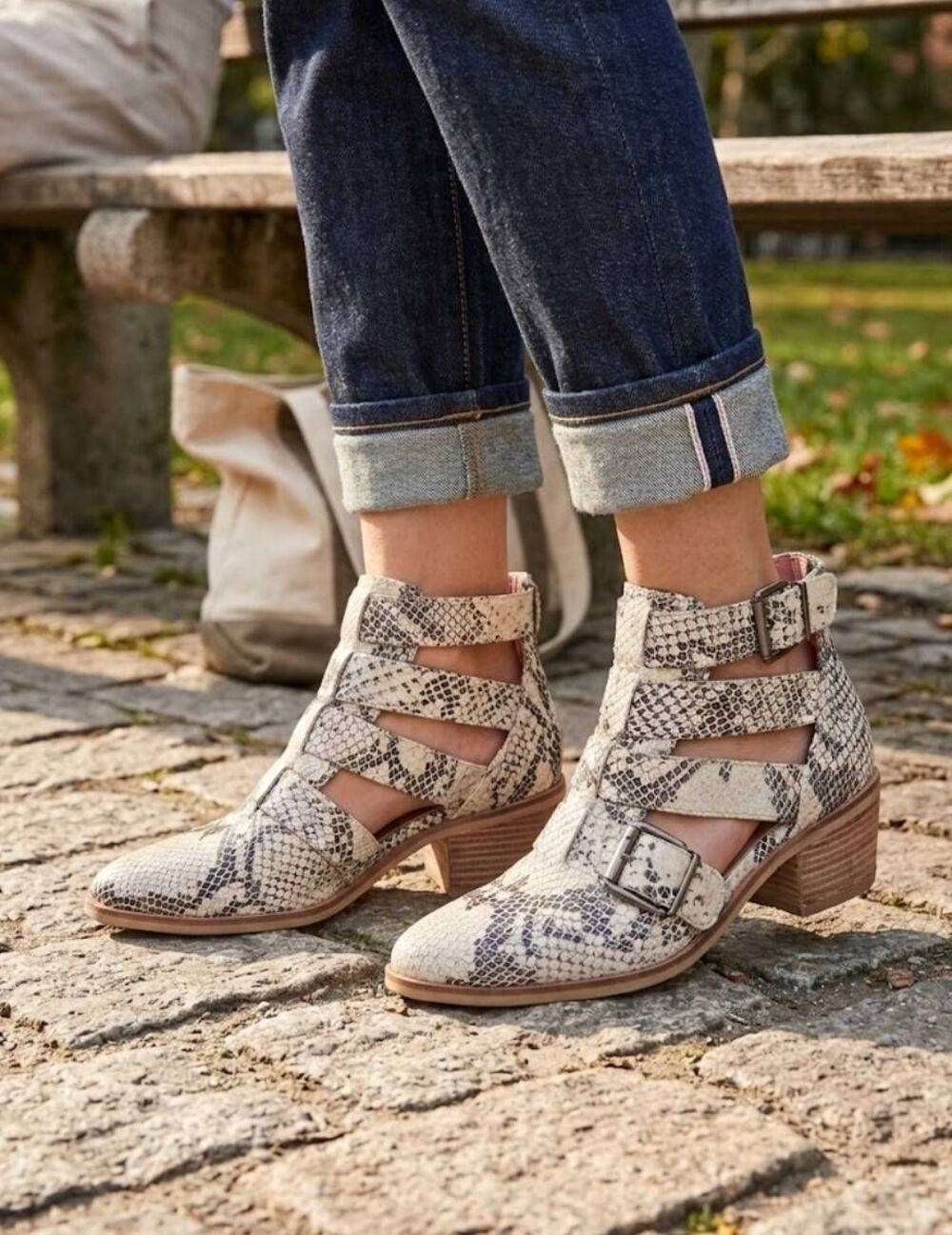 Crevo Snakeskin Leather Ankle Boots Sz 7 1/2